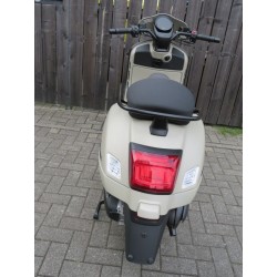 Vespa GTS-125 300 Super Sport